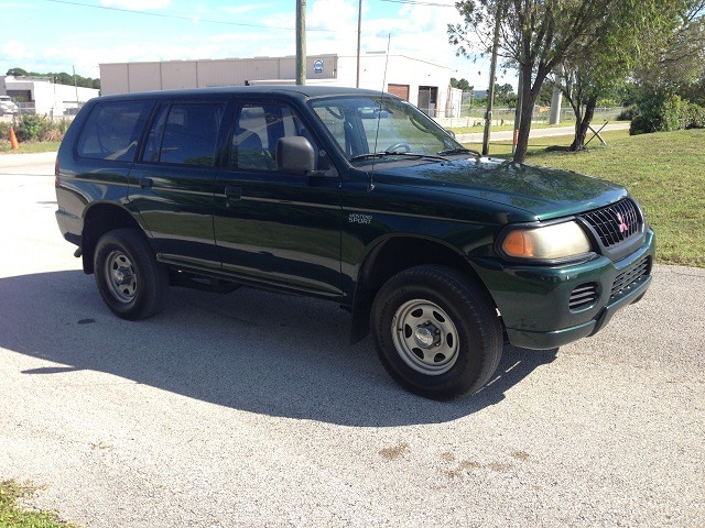 2000 Mitsubishi Montero Sport Megacab SLT, Hemi, Nerf Bars
