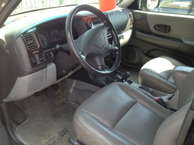 2000 Mitsubishi Montero Sport Super