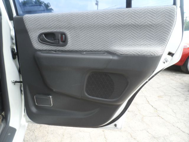 2000 Mitsubishi Montero Sport Megacab SLT, Hemi, Nerf Bars