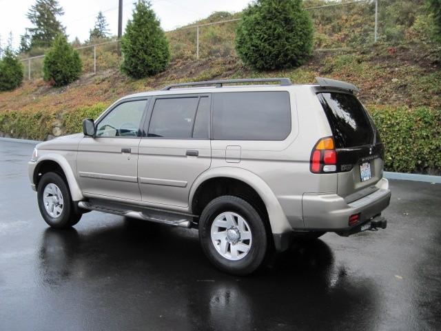 2002 Mitsubishi Montero Sport XLS