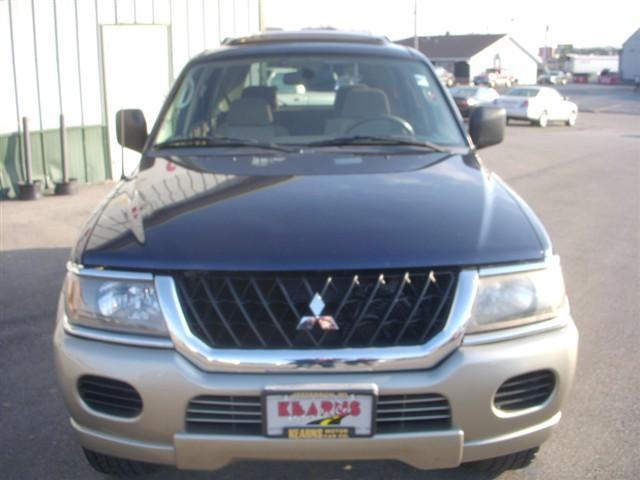 2002 Mitsubishi Montero Sport XLS