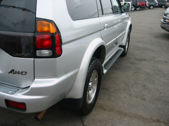 2002 Mitsubishi Montero Sport Super