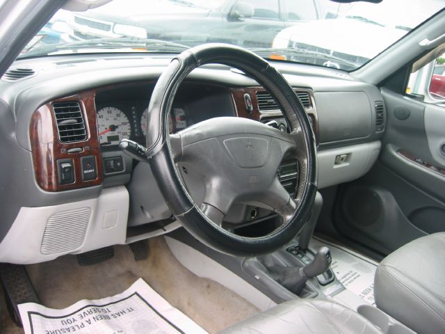2002 Mitsubishi Montero Sport Super