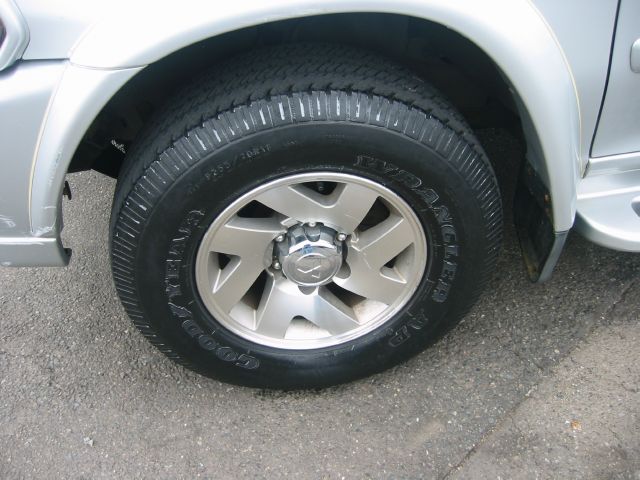 2002 Mitsubishi Montero Sport Super