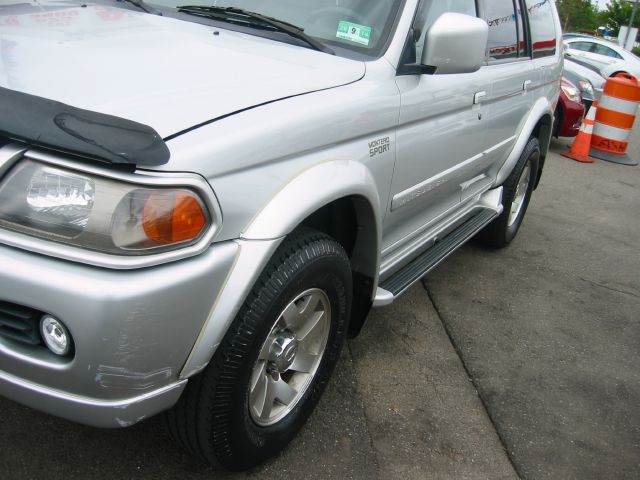 2002 Mitsubishi Montero Sport Super