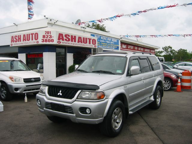 2002 Mitsubishi Montero Sport Super