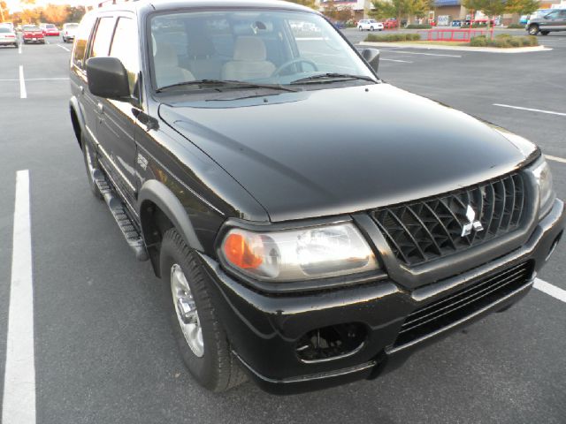 2002 Mitsubishi Montero Sport Megacab SLT, Hemi, Nerf Bars
