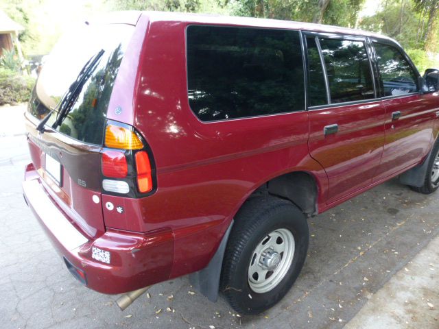 2002 Mitsubishi Montero Sport Megacab SLT, Hemi, Nerf Bars