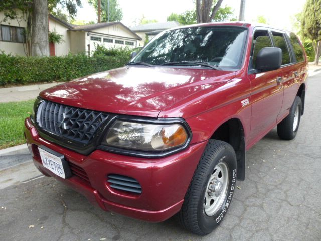 2002 Mitsubishi Montero Sport Megacab SLT, Hemi, Nerf Bars