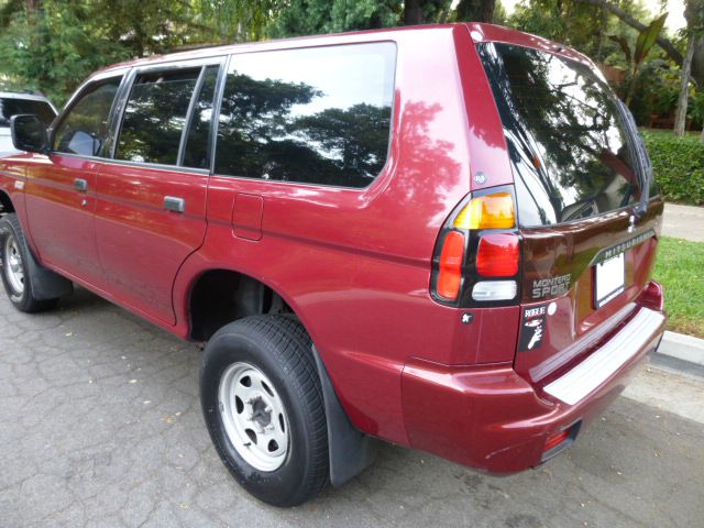 2002 Mitsubishi Montero Sport Megacab SLT, Hemi, Nerf Bars