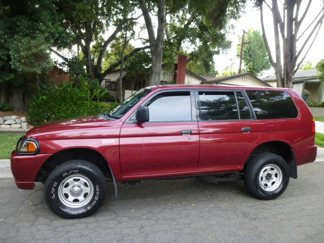 2002 Mitsubishi Montero Sport Megacab SLT, Hemi, Nerf Bars