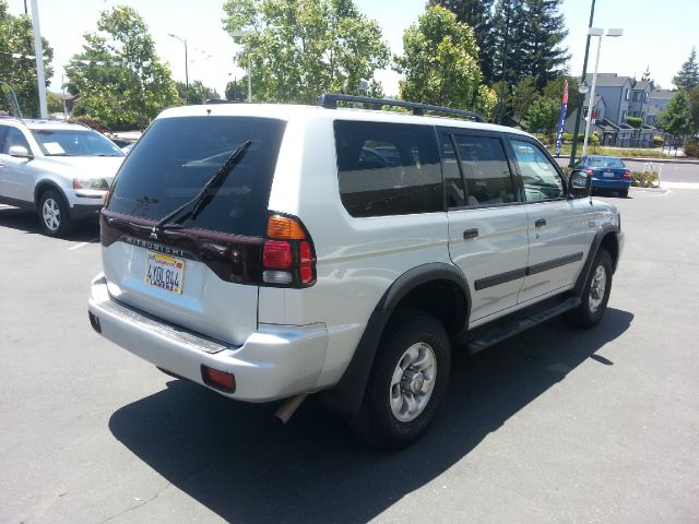 2002 Mitsubishi Montero Sport Megacab SLT, Hemi, Nerf Bars