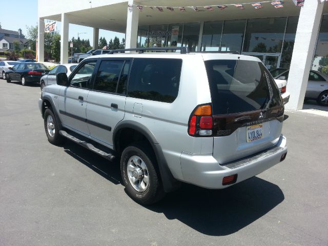 2002 Mitsubishi Montero Sport Megacab SLT, Hemi, Nerf Bars