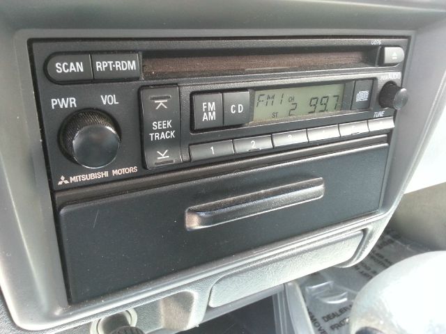 2002 Mitsubishi Montero Sport Megacab SLT, Hemi, Nerf Bars