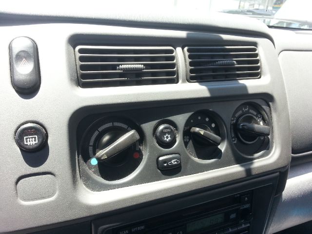 2002 Mitsubishi Montero Sport Megacab SLT, Hemi, Nerf Bars