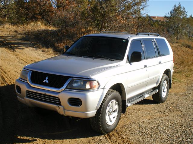 2002 Mitsubishi Montero Sport XLS