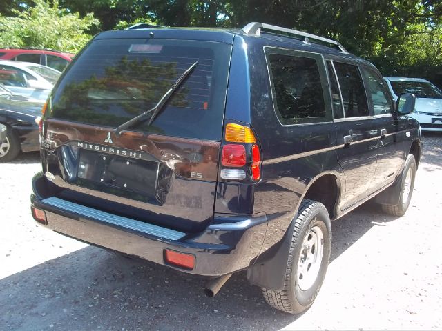 2003 Mitsubishi Montero Sport Megacab SLT, Hemi, Nerf Bars