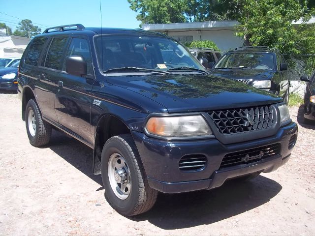 2003 Mitsubishi Montero Sport Megacab SLT, Hemi, Nerf Bars