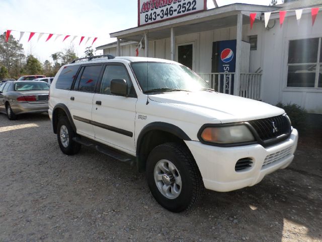 2003 Mitsubishi Montero Sport Megacab SLT, Hemi, Nerf Bars