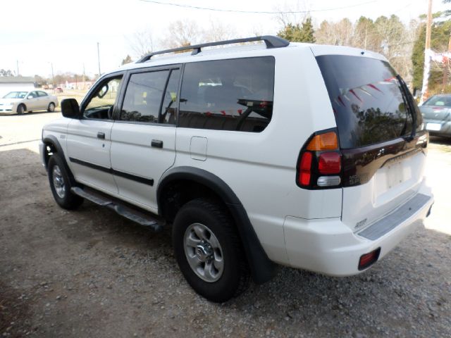 2003 Mitsubishi Montero Sport Megacab SLT, Hemi, Nerf Bars