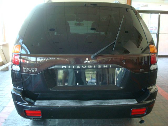 2003 Mitsubishi Montero Sport Megacab SLT, Hemi, Nerf Bars