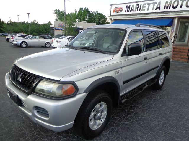 2003 Mitsubishi Montero Sport Megacab SLT, Hemi, Nerf Bars