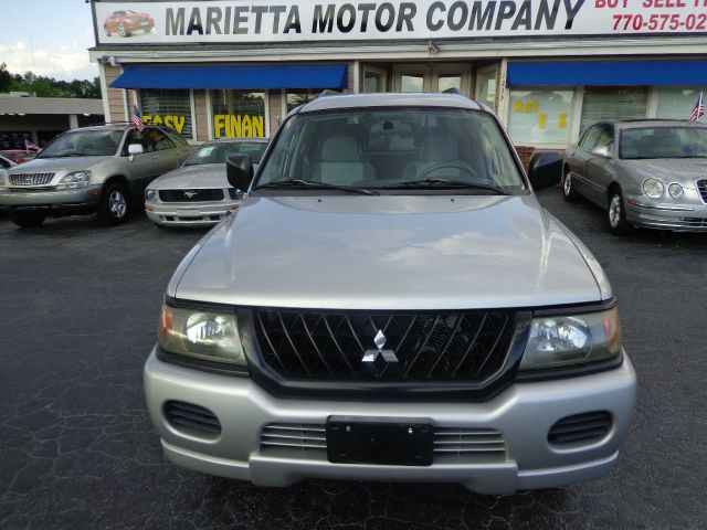 2003 Mitsubishi Montero Sport Megacab SLT, Hemi, Nerf Bars