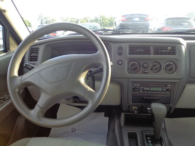 2003 Mitsubishi Montero Sport Megacab SLT, Hemi, Nerf Bars