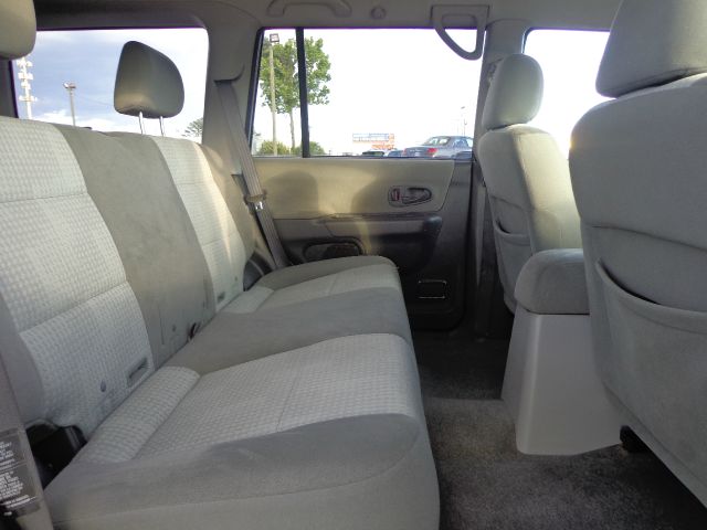 2003 Mitsubishi Montero Sport Megacab SLT, Hemi, Nerf Bars