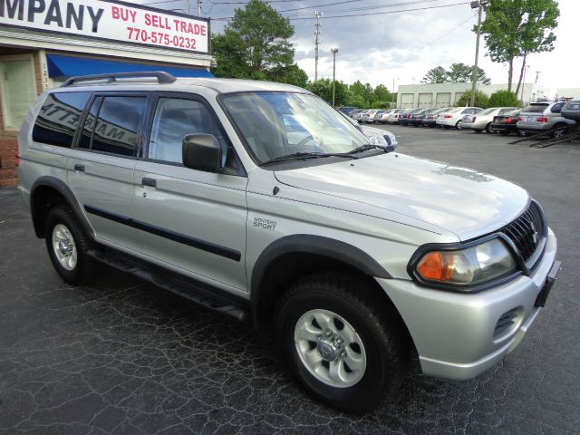2003 Mitsubishi Montero Sport Megacab SLT, Hemi, Nerf Bars