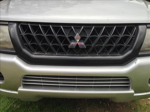 2003 Mitsubishi Montero Sport XLS