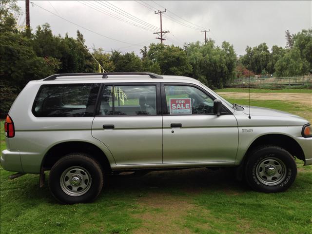 2003 Mitsubishi Montero Sport XLS