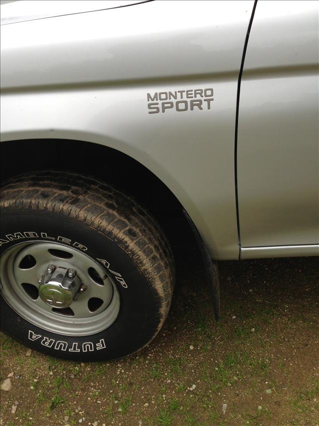 2003 Mitsubishi Montero Sport SE