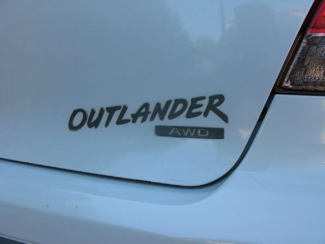 2003 Mitsubishi Outlander 1.8T Quattro Sedan 4D