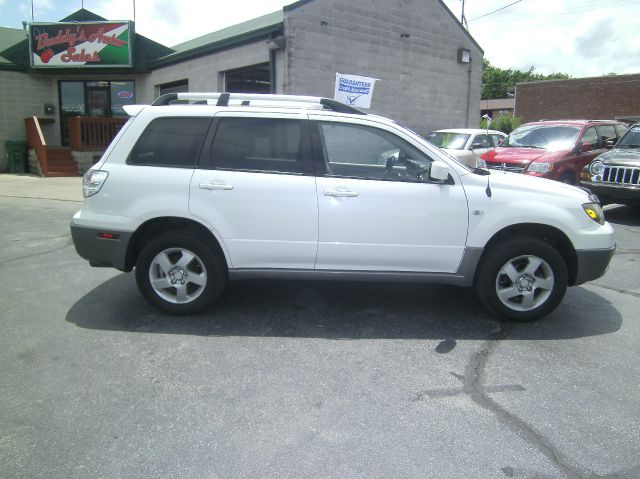 2004 Mitsubishi Outlander C1500 Scottsdale