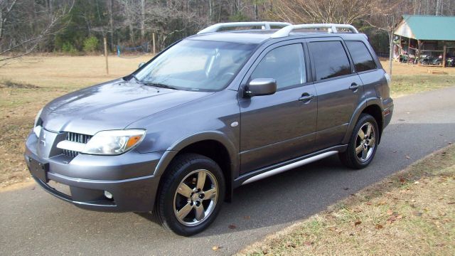 2006 Mitsubishi Outlander EX-L W/ DVD System