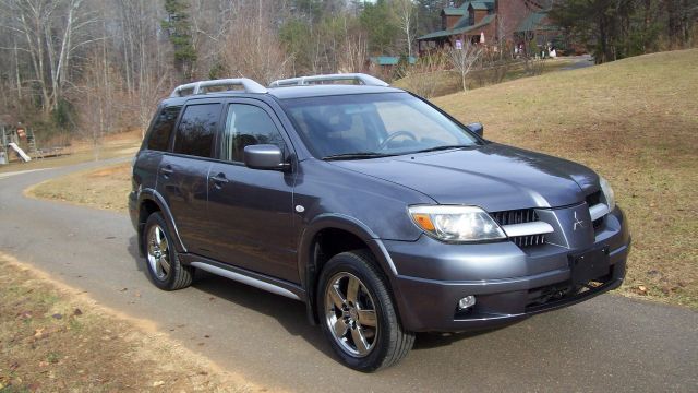 2006 Mitsubishi Outlander EX-L W/ DVD System