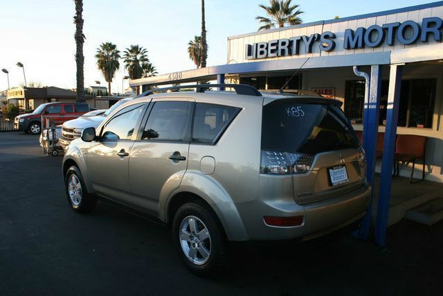 2007 Mitsubishi Outlander Megacab SLT, Hemi, Nerf Bars
