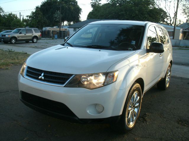 2007 Mitsubishi Outlander Megacab SLT, Hemi, Nerf Bars