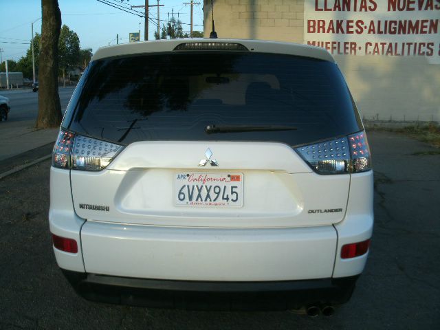 2007 Mitsubishi Outlander Megacab SLT, Hemi, Nerf Bars
