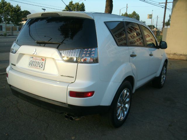 2007 Mitsubishi Outlander Megacab SLT, Hemi, Nerf Bars