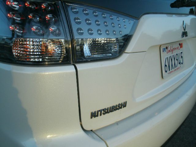 2007 Mitsubishi Outlander Megacab SLT, Hemi, Nerf Bars