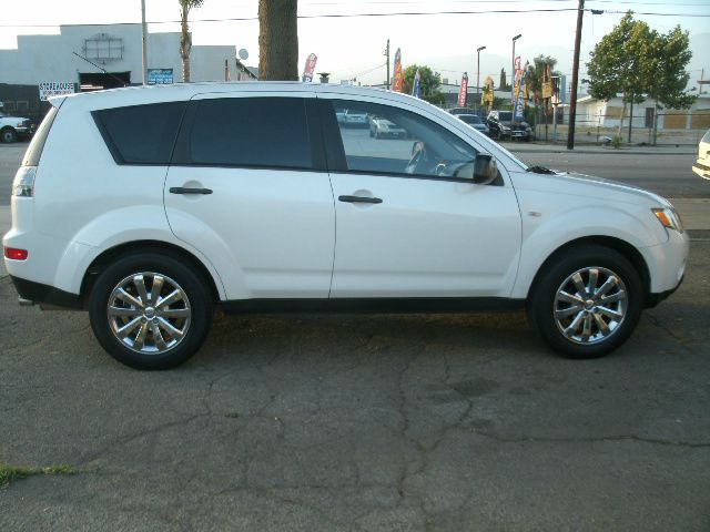 2007 Mitsubishi Outlander Megacab SLT, Hemi, Nerf Bars