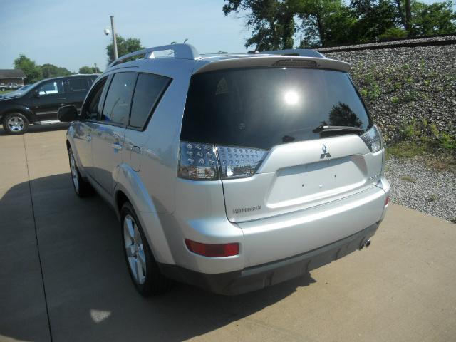2007 Mitsubishi Outlander 4dr Quad Cab 160.5 DRW 4WD SLT