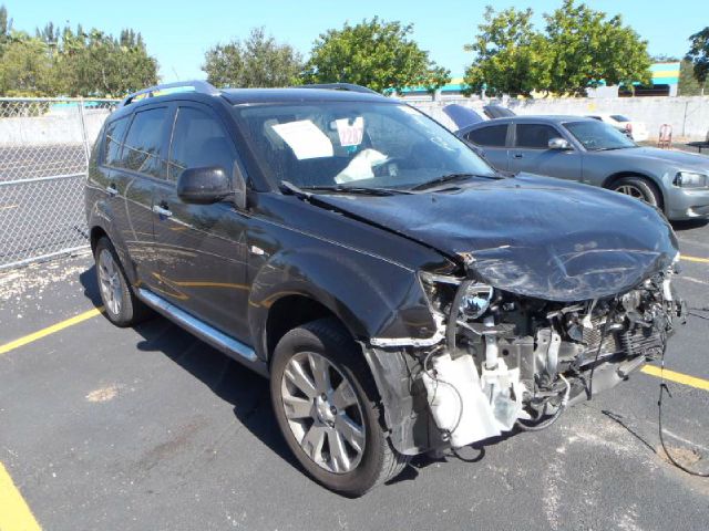 2008 Mitsubishi Outlander Megacab SLT, Hemi, Nerf Bars