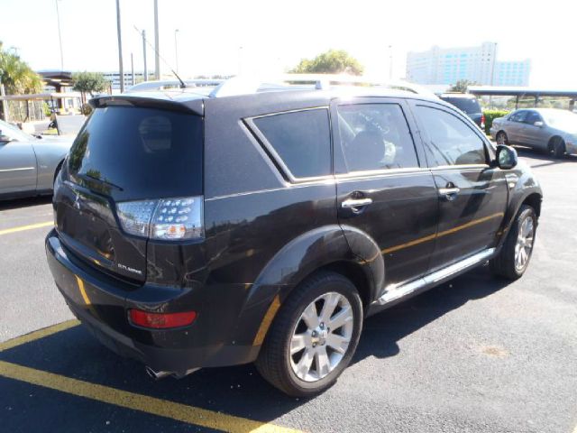 2008 Mitsubishi Outlander Megacab SLT, Hemi, Nerf Bars