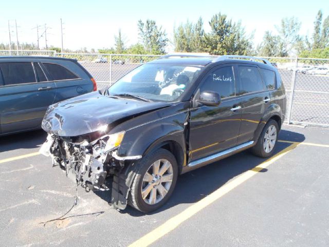 2008 Mitsubishi Outlander Megacab SLT, Hemi, Nerf Bars