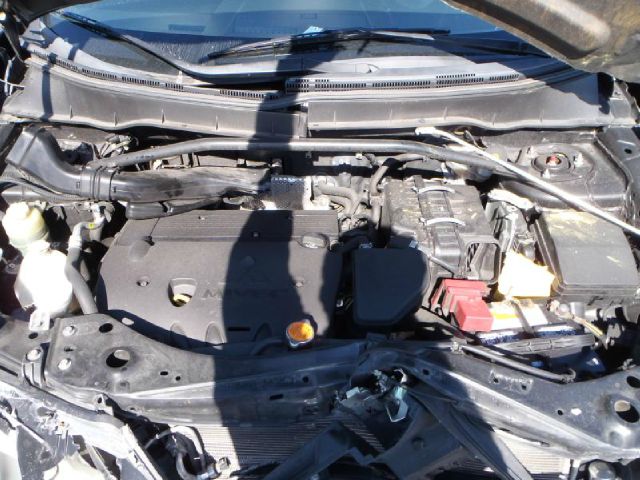 2008 Mitsubishi Outlander Megacab SLT, Hemi, Nerf Bars