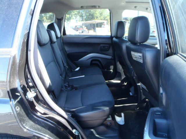 2008 Mitsubishi Outlander Megacab SLT, Hemi, Nerf Bars