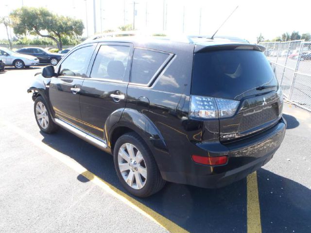 2008 Mitsubishi Outlander Megacab SLT, Hemi, Nerf Bars